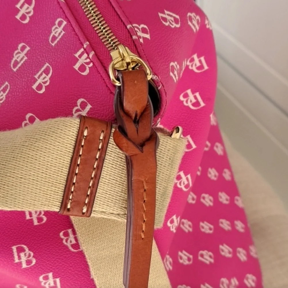 Like new EUC pink Gretta duffle weekender bag from Dooney & Bourke! 💕RARE💕 - Picture 5 of 13